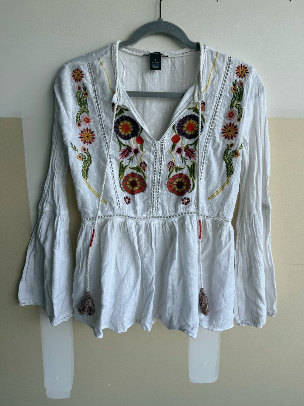 Chelsea & Theodore White Embroidered Floral Peasant Tunic